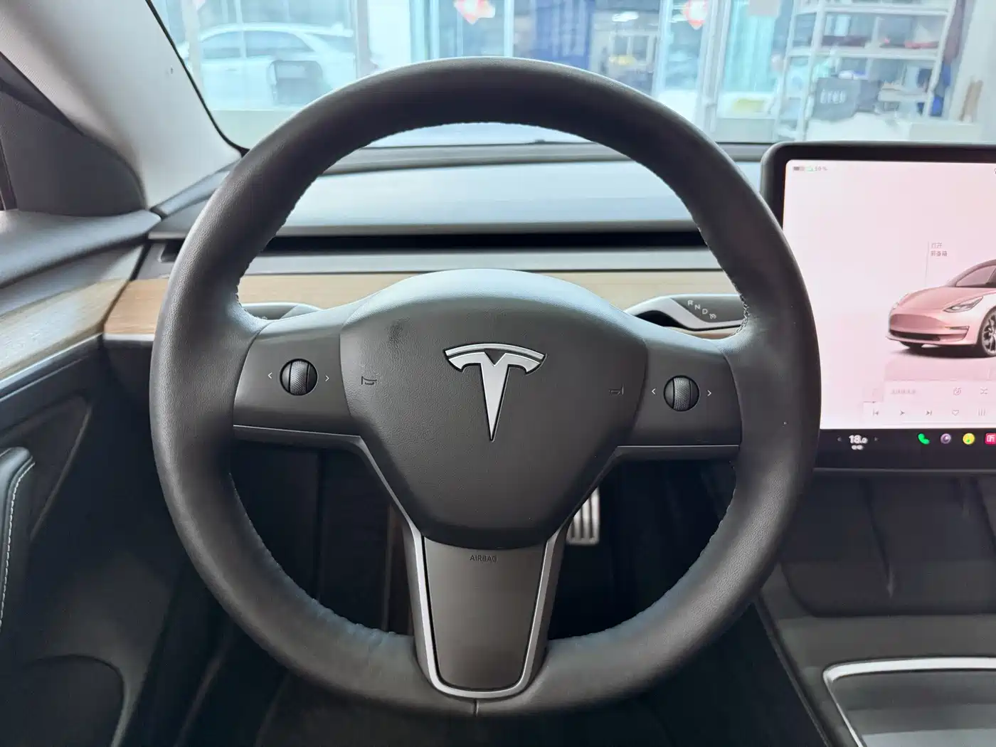 Фото 12 - Tesla Model 3