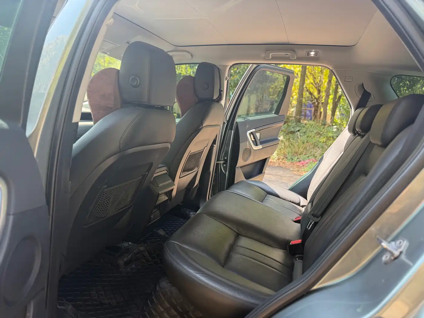 Land Rover Discovery Sport 2018 240PS SE Edition фото 6