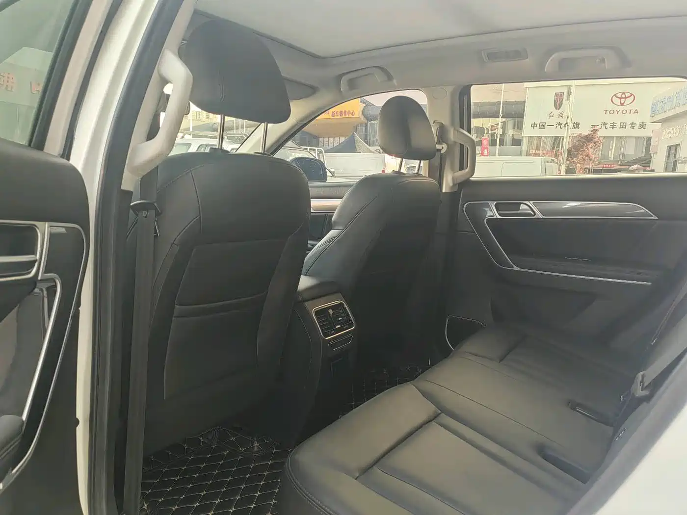 Haval H6 Coupe 2017 Red Label 2.0T Manual 2WD Urban фото 5