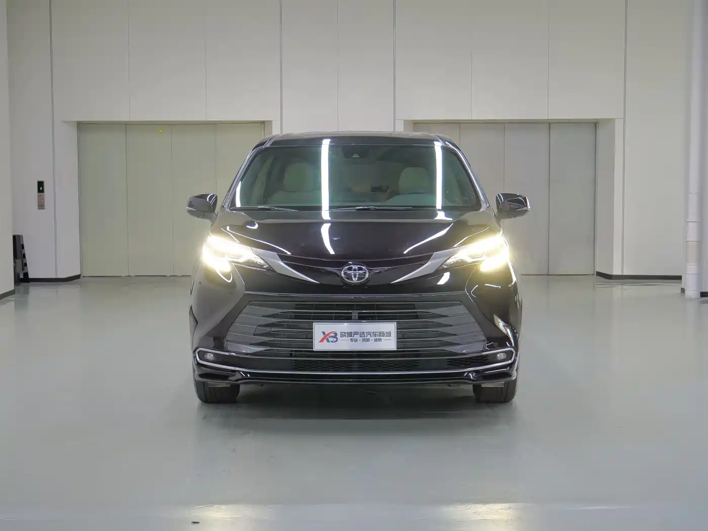 Фото 2 - Toyota Sienna