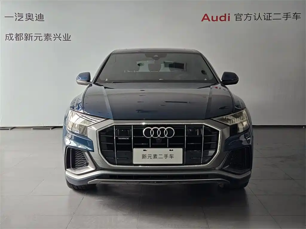 Фото 2 - Audi Q8