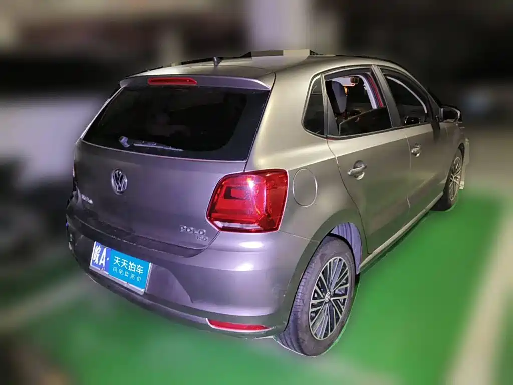 Фото 2 - Volkswagen Polo