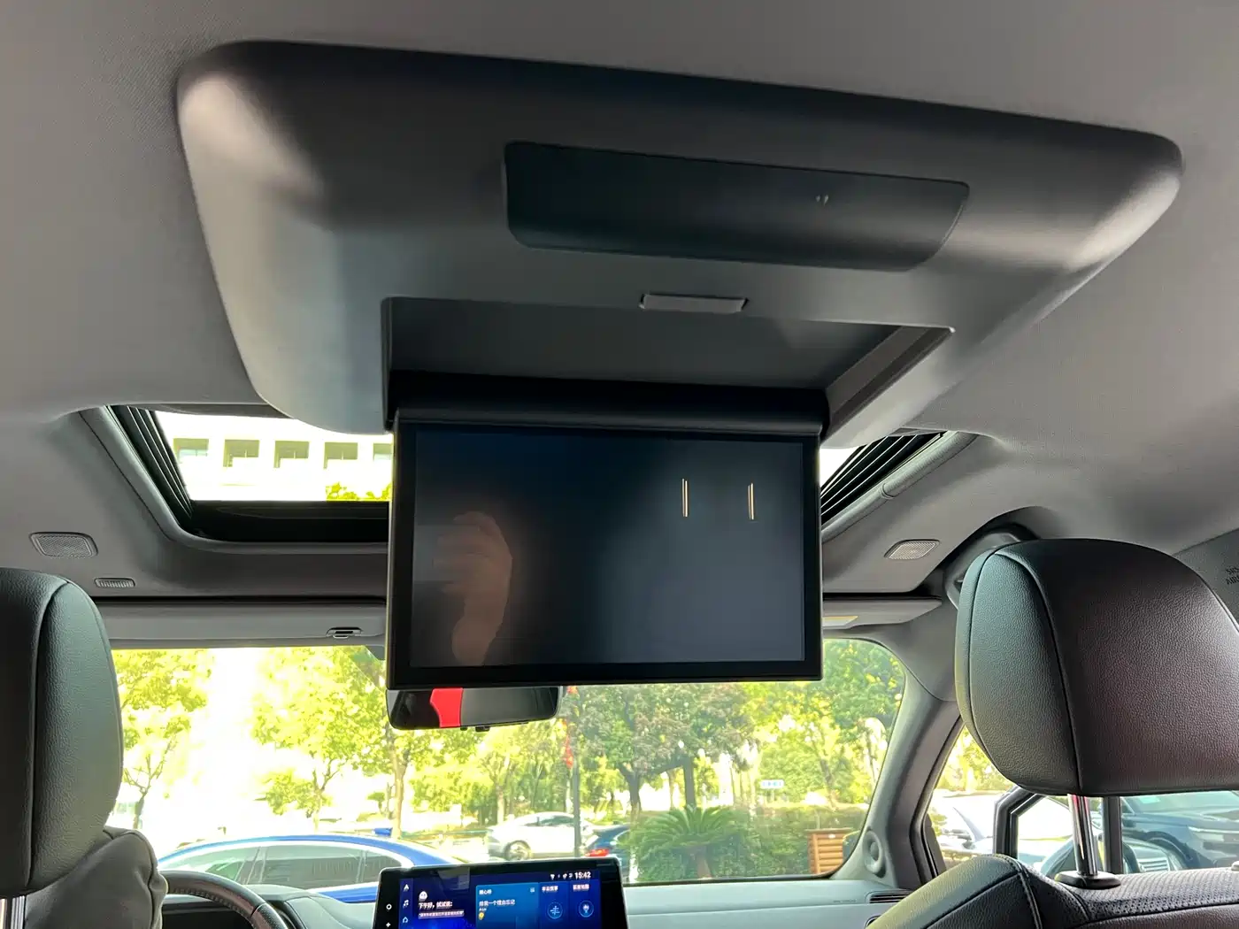 Toyota Sienna 2023 2.5L Hybrid Platinum Edition фото 5