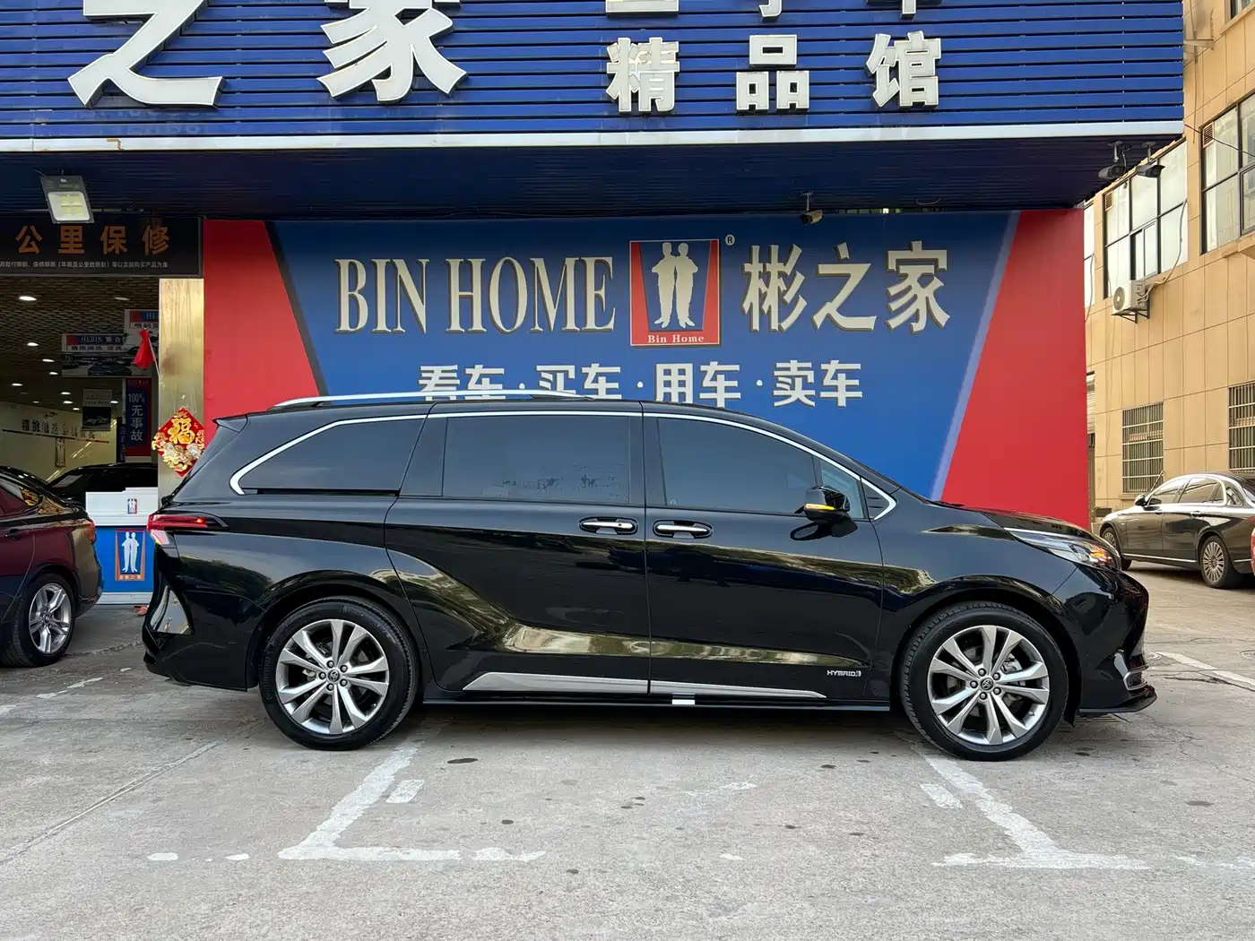 Toyota Sienna 2023 2.5L Hybrid Platinum Edition фото 7