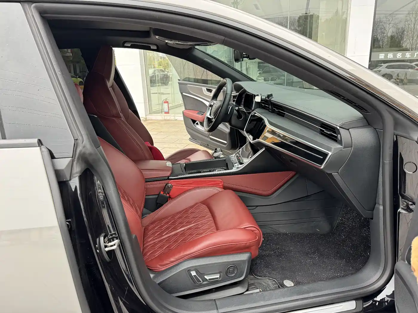 Audi A7L 2024 45 TFSI quattro S-line Black Warrior Edition фото 10