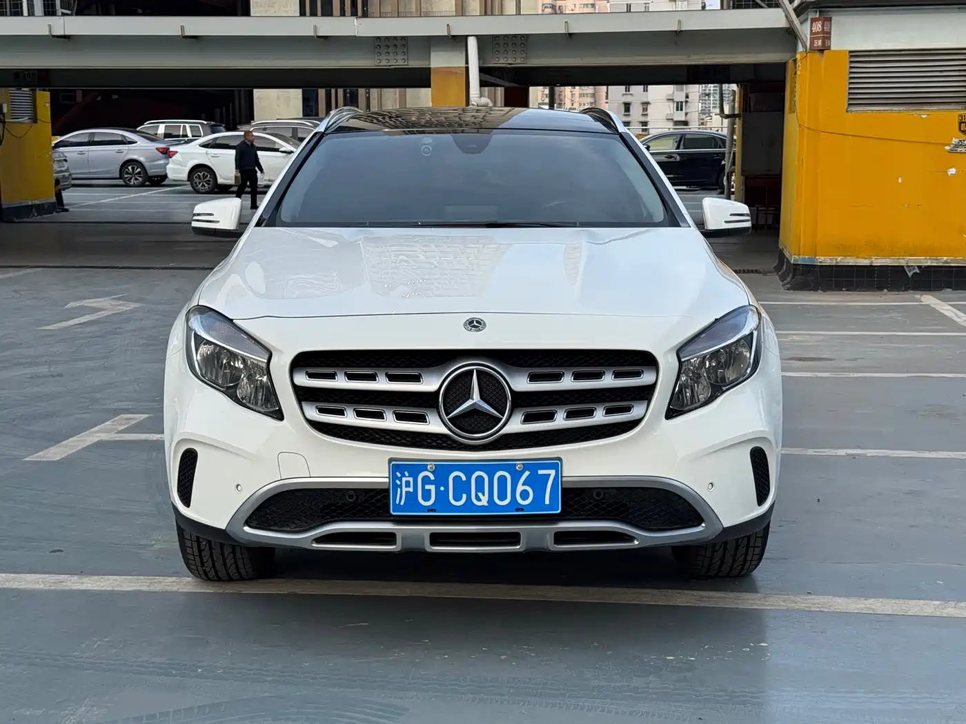 MERCEDES-BENZ GLA