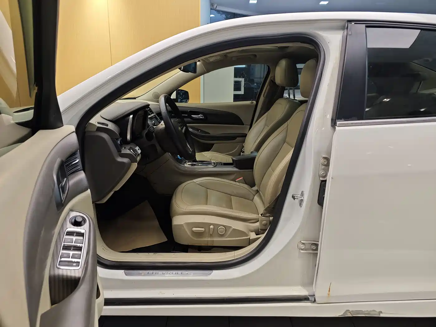 Chevrolet Malibu 2013 2.0L Automatic Luxury Edition фото 13