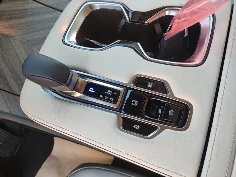 Lexus LM 2025 Model 350h Seven-Seater Elegance Edition фото 12