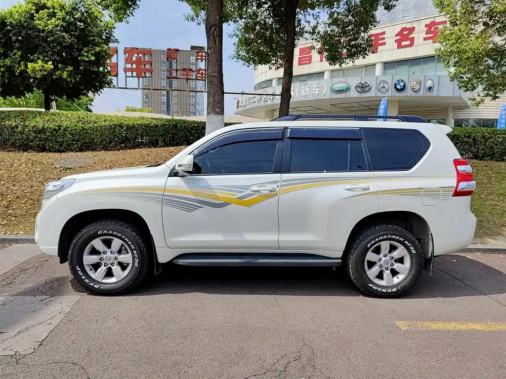 TOYOTA PRADO