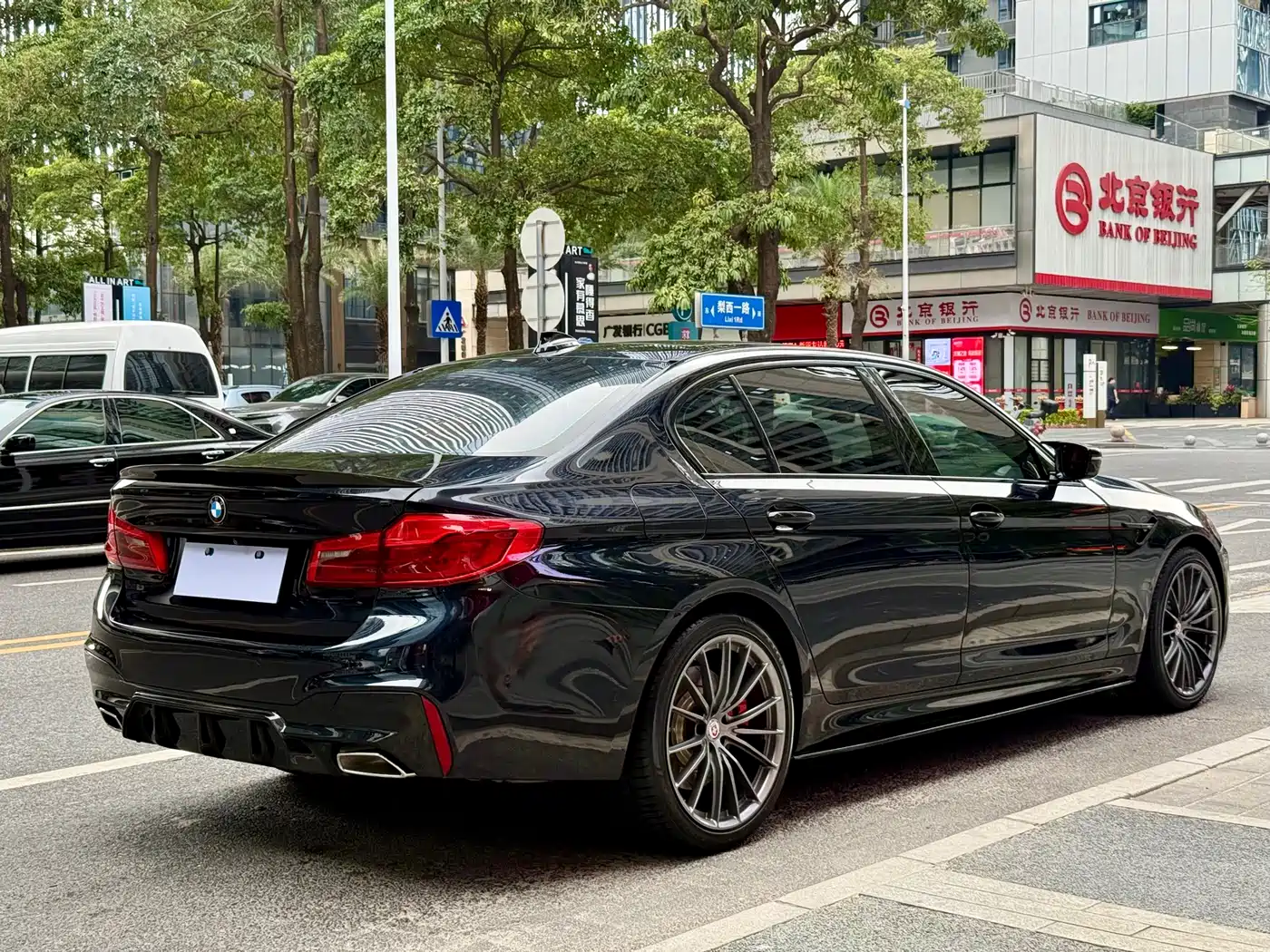 BMW 5 Series 2020 530Li Exclusive M Sport Package фото 26