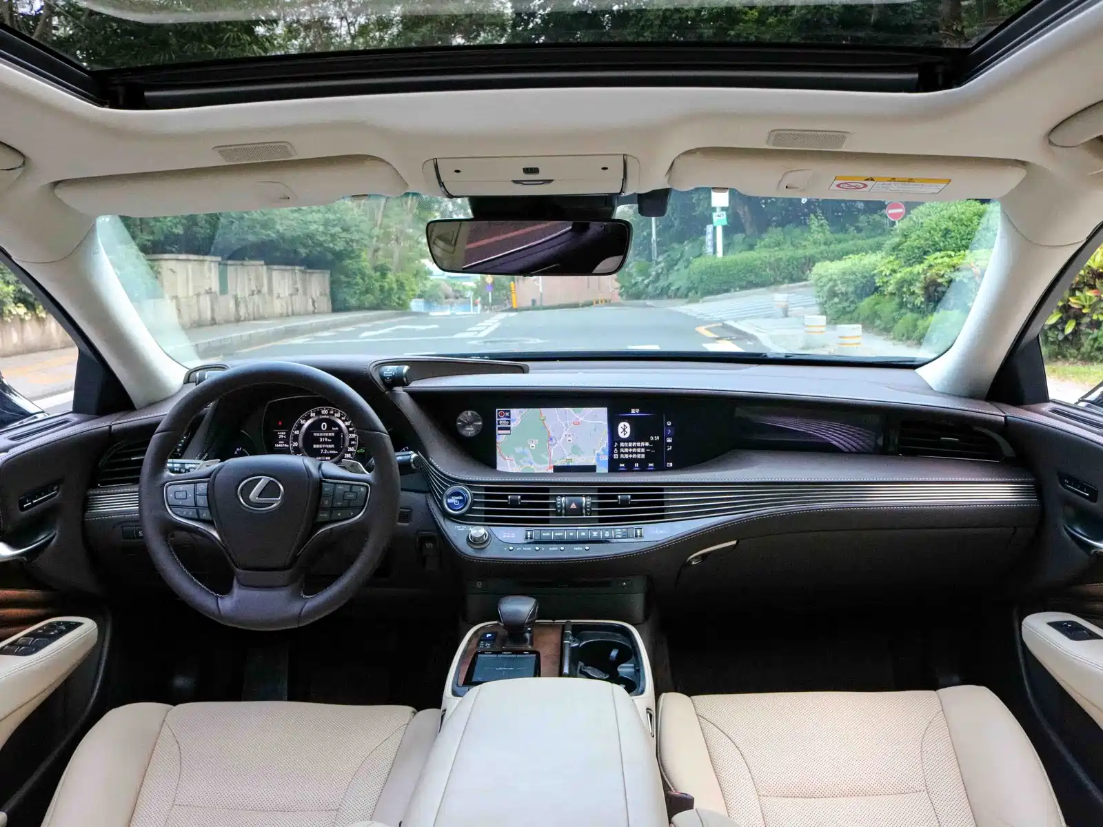Фото 8 - Lexus LS