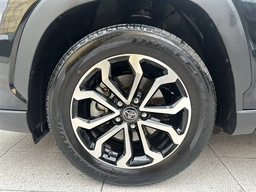 Toyota Frontlander 2023 2.0L CVT Luxury Edition фото 23