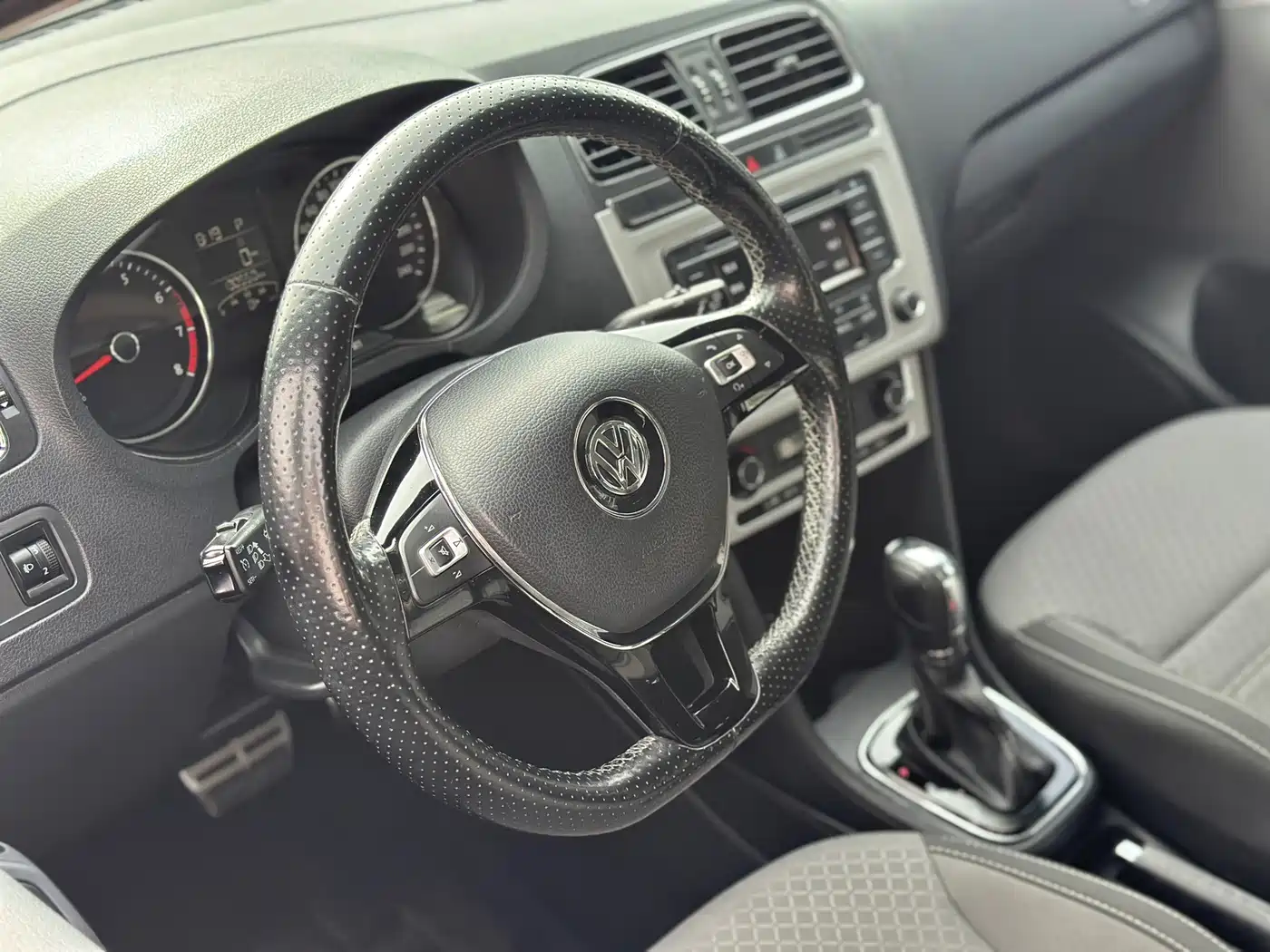 Volkswagen Polo 2016 2016 1.6L Cross Polo Automatic