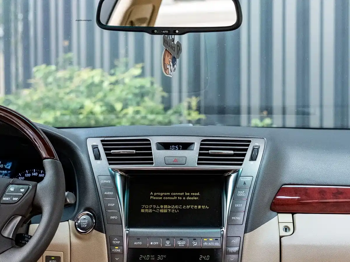 Photo 9 - Lexus LS
