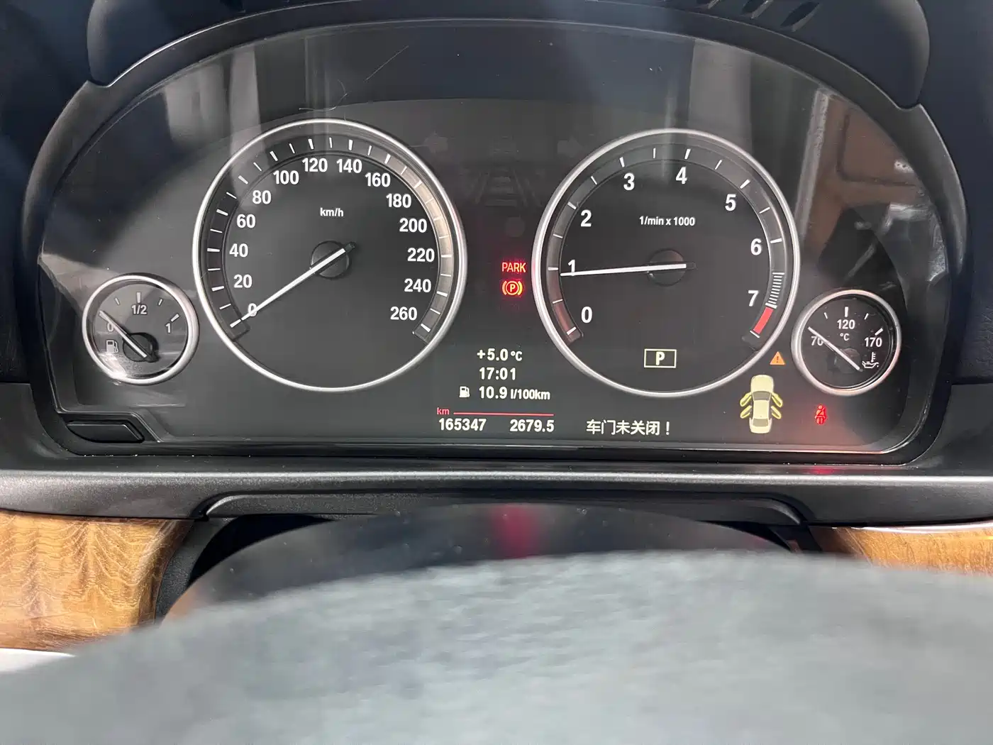 BMW 5 Series 2011 528Li Leading фото 9