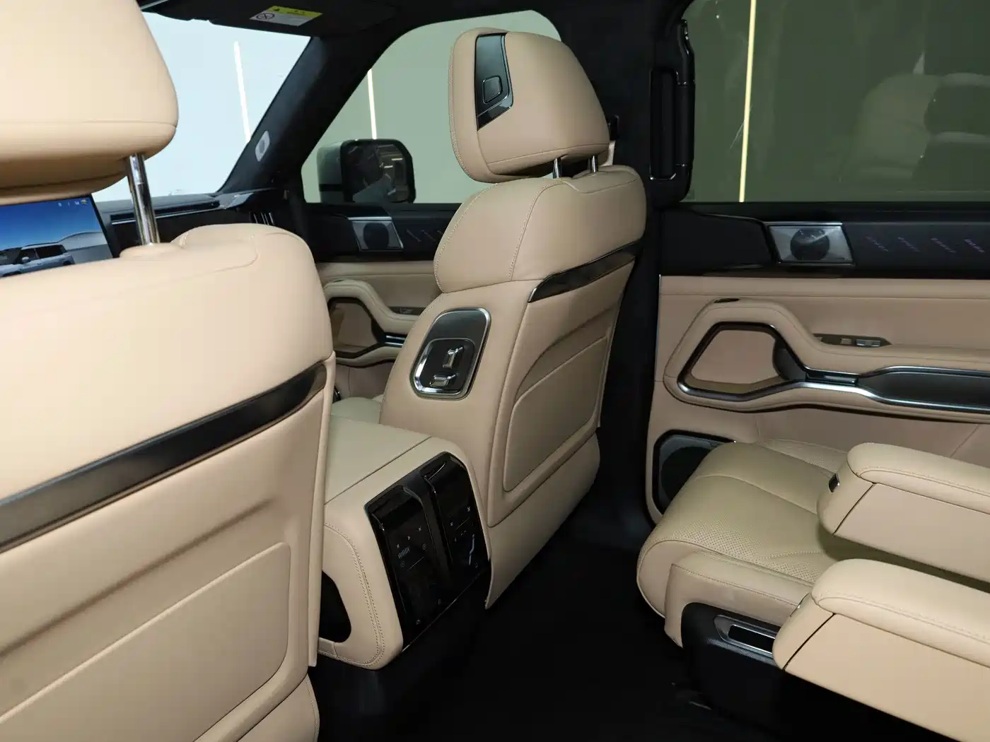 Fang Cheng Bao Leopard 8 2025 2025 Zhiyong Flagship 6-Seater