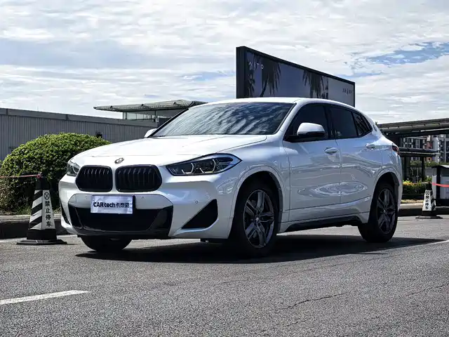 BMW X2 sDrive25i, Лидер, M Спорт-пакет