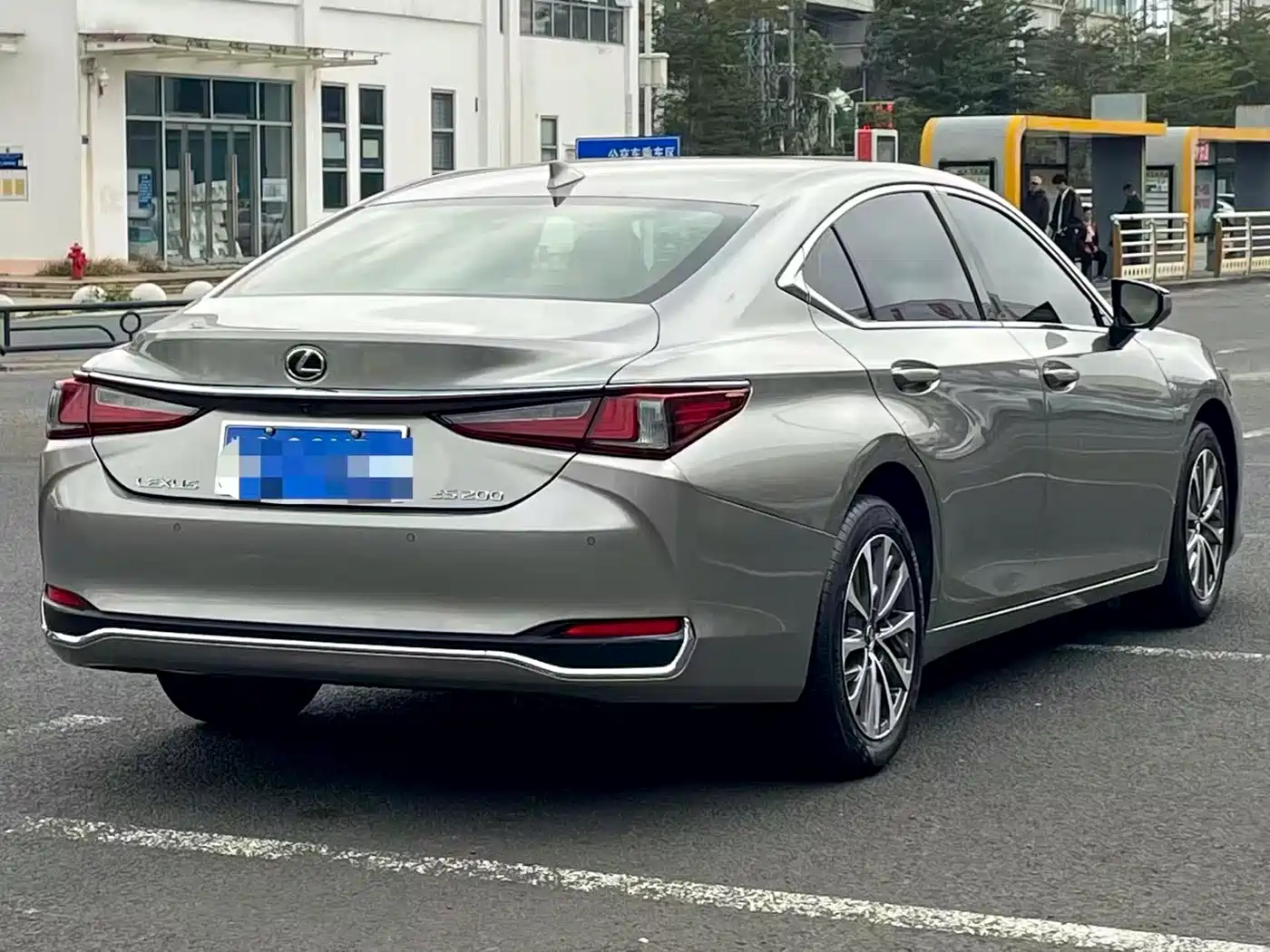 Lexus ES 2022 200 Excellence Edition фото 9