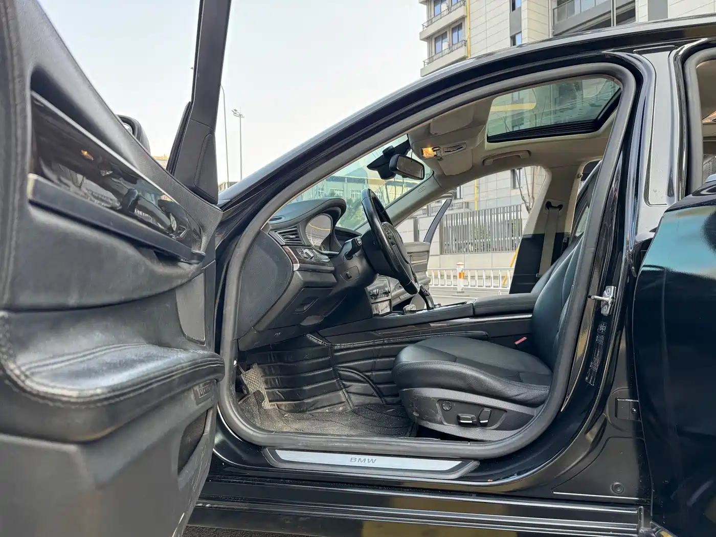 BMW 7 Series 2011 740Li Steinway Limited Edition фото 12