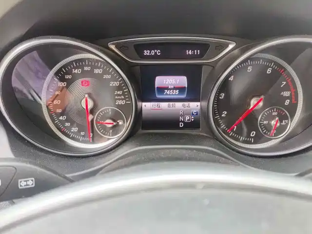 Mercedes-Benz GLA 2018 GLA 200 Dynamic — фото 4