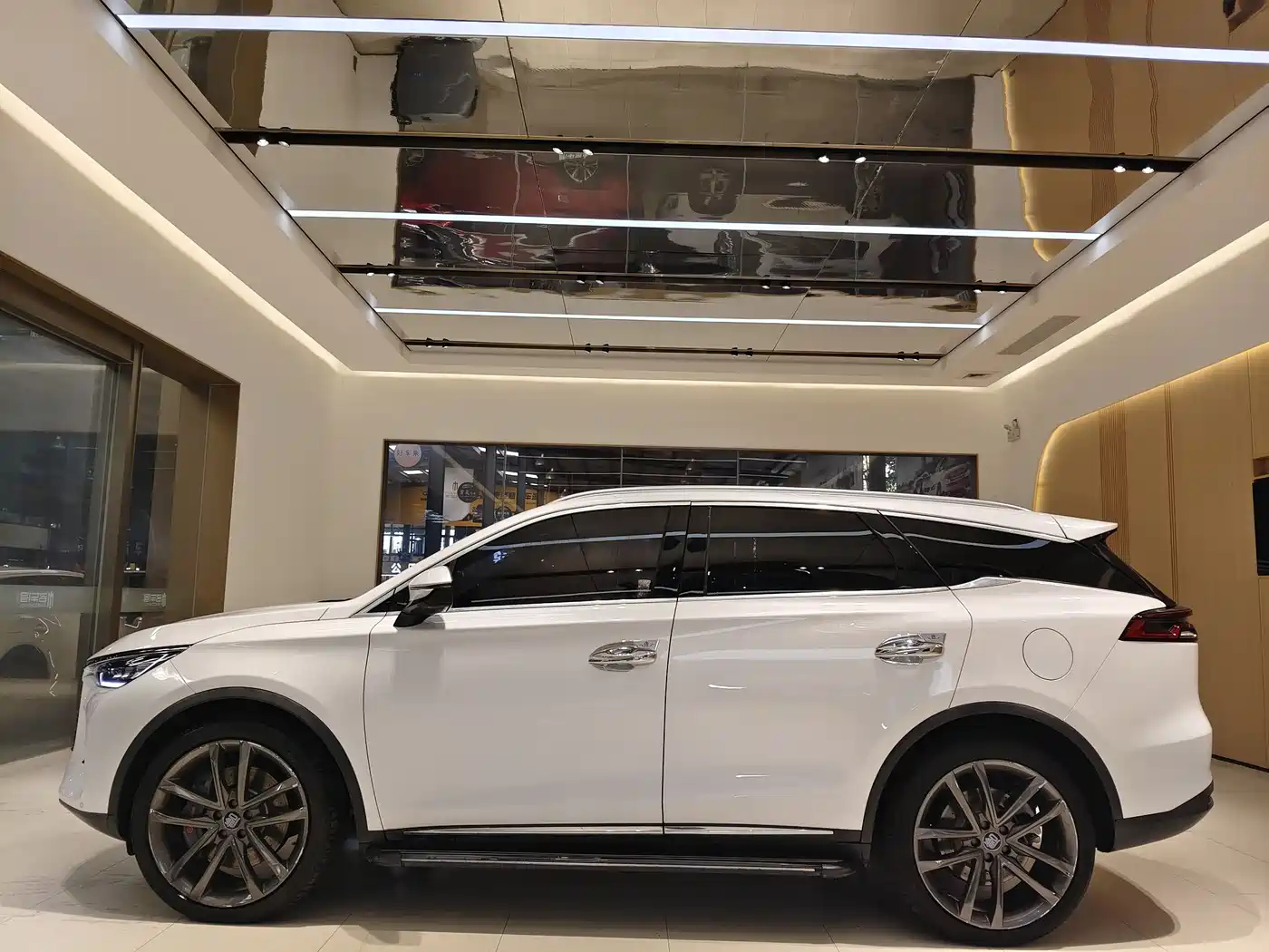 BYD Tang New Energy 2018 DM 2.0T Full-time 4WD Smart Connect Pioneer 5-seater China V фото 2