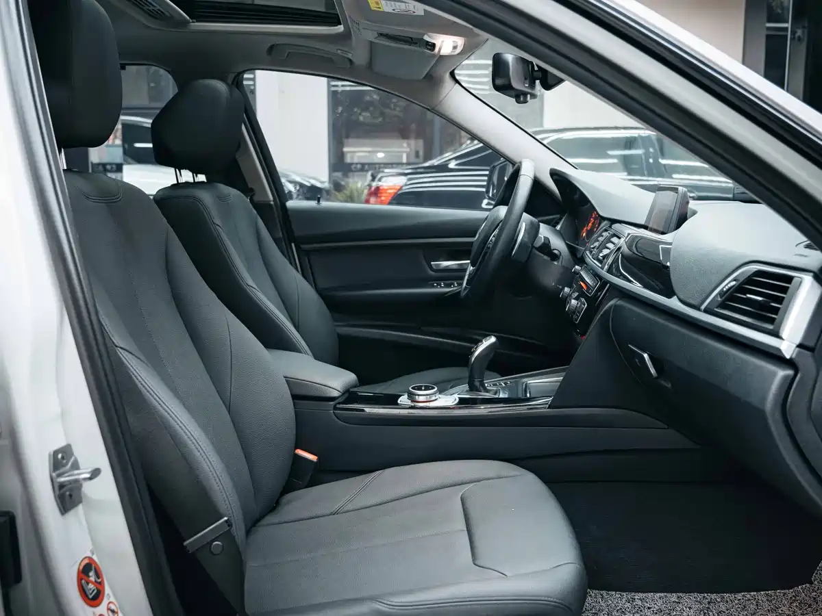 BMW 3 Series 2017 320Li M Sport фото 11