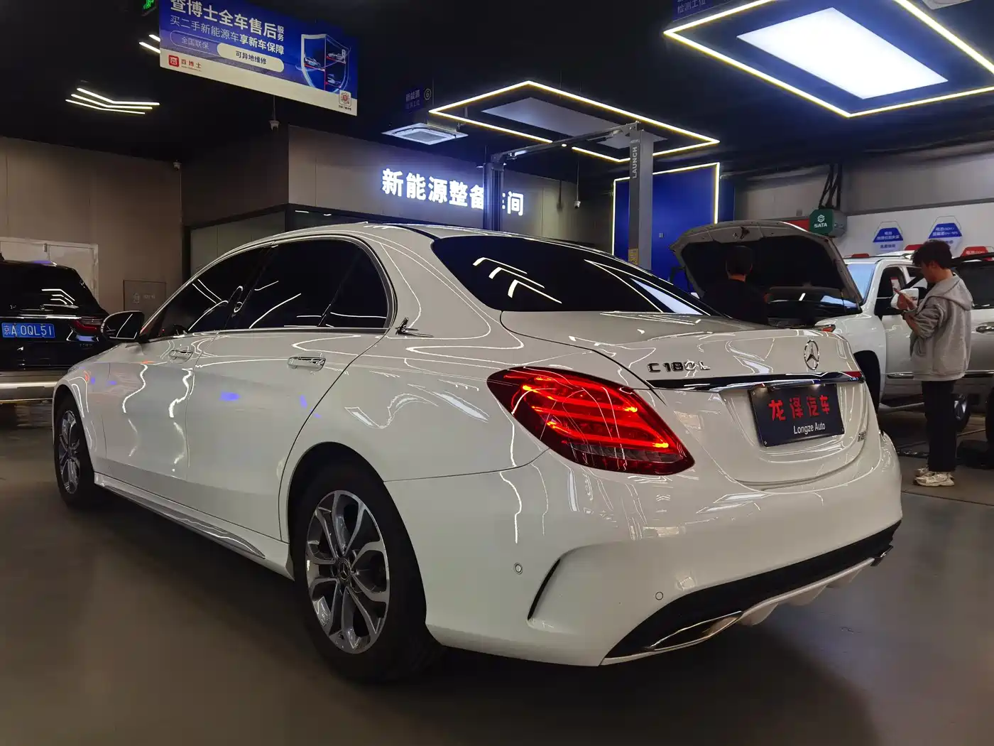 Mercedes-Benz C-Class 2017 Facelift C 180 L Fashion Sport Edition фото 4