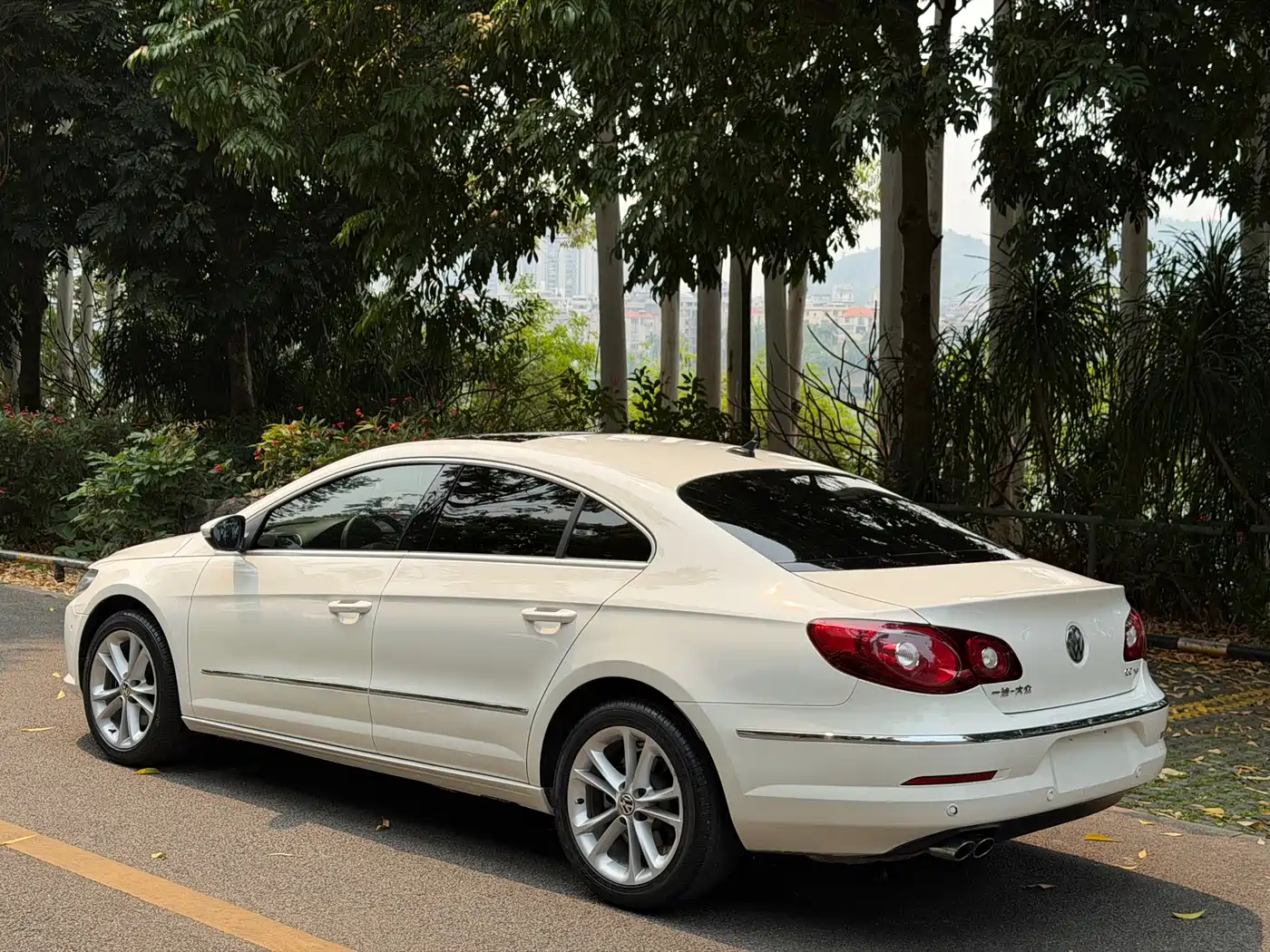 Volkswagen FAW-Volkswagen CC 2012 1.8TSI Premium фото 3