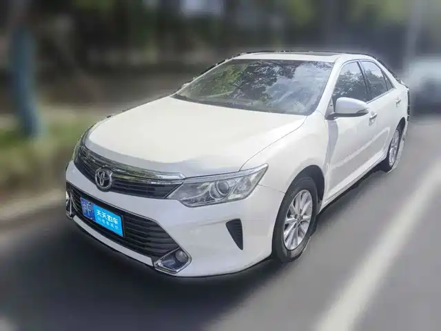 Toyota Camry 2015 2.0G Leading Edition — фото 1