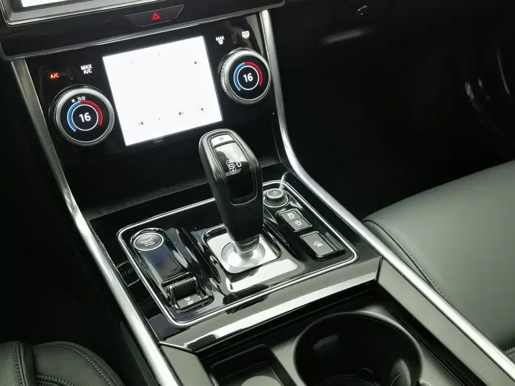 Jaguar XEL, миниатюра 13
