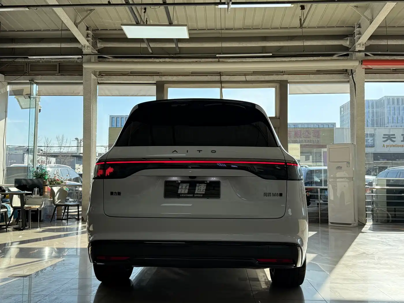 AITO Wenjie AITO M8 2025 Pure Electric Max+ 6-seater AWD фото 5