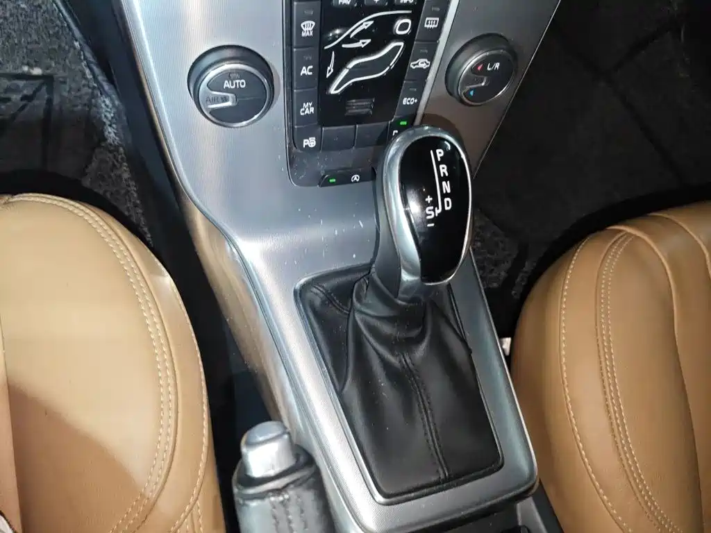 Фото 7 - Volvo V40
