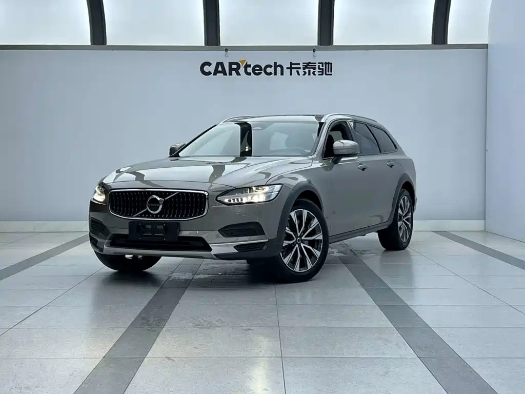Volvo V90 2022 Cross Country B5 AWD Momentum