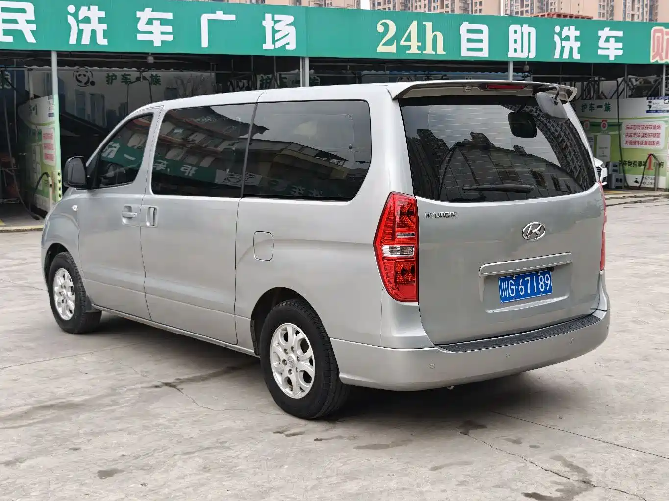 Hyundai H-1 Grand Starex 2011 2.4L Luxury Edition фото 16