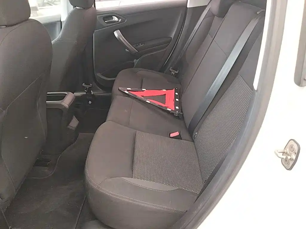 Photo 17 - Peugeot 2008