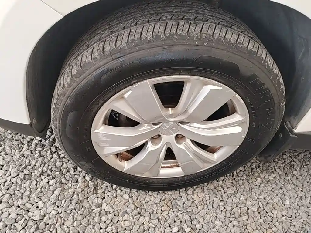 Photo 23 - Peugeot 2008
