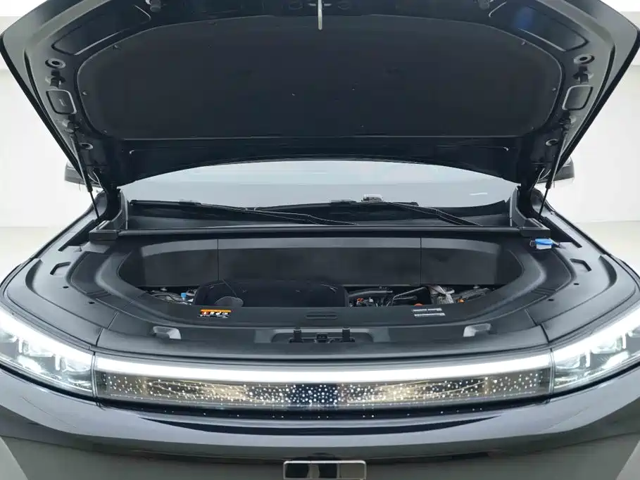 Geely Galaxy Galaxy M9 2025 2025 Base Model