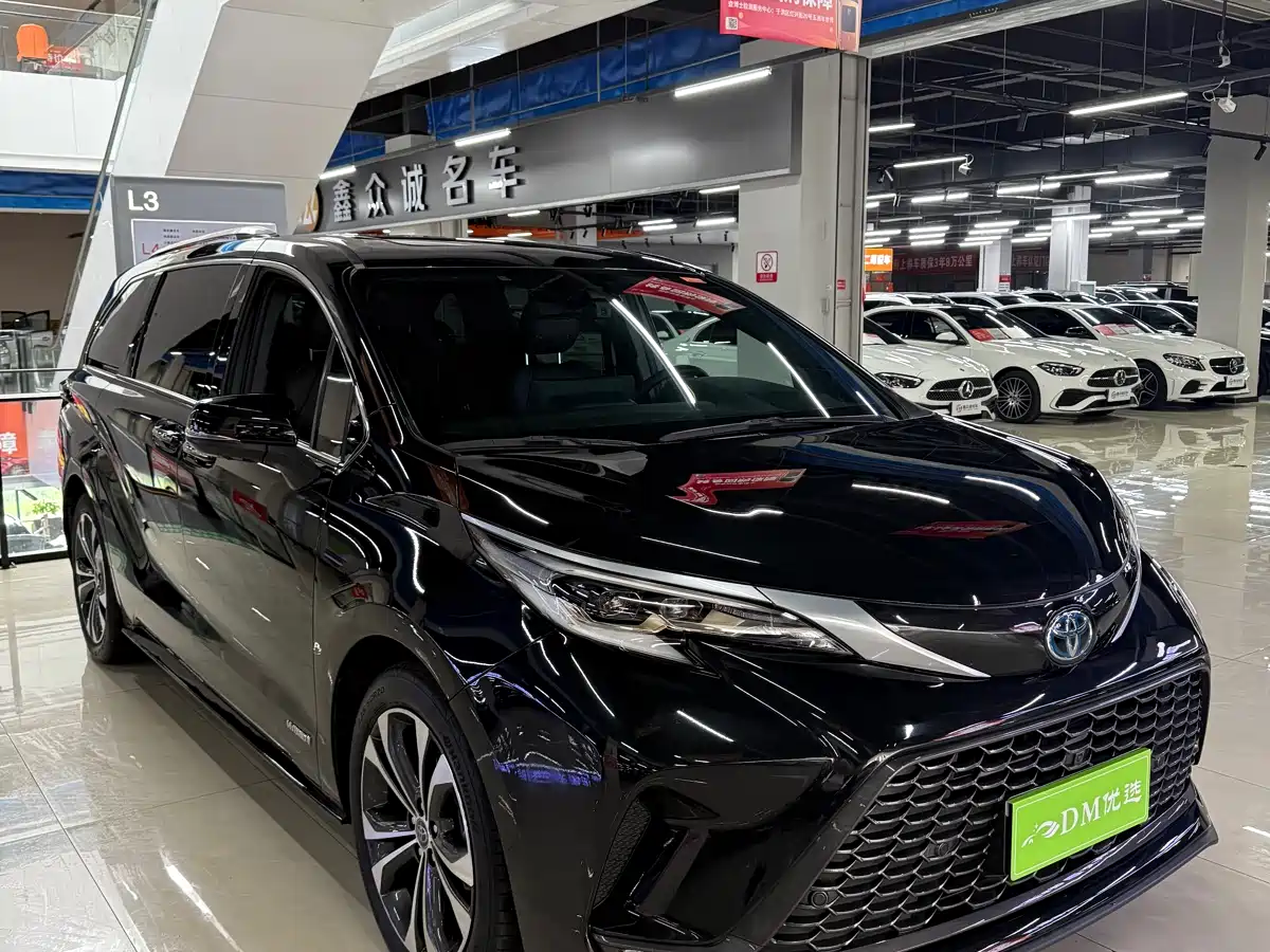 Toyota Granvia 2022 Model Year 2.5L Hybrid Flagship Edition