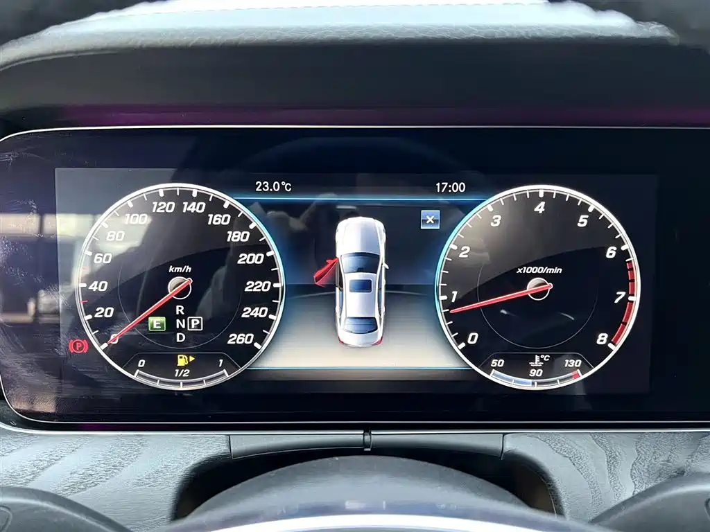 Mercedes-Benz E-Class 2016 E 200 L Sport Type фото 16