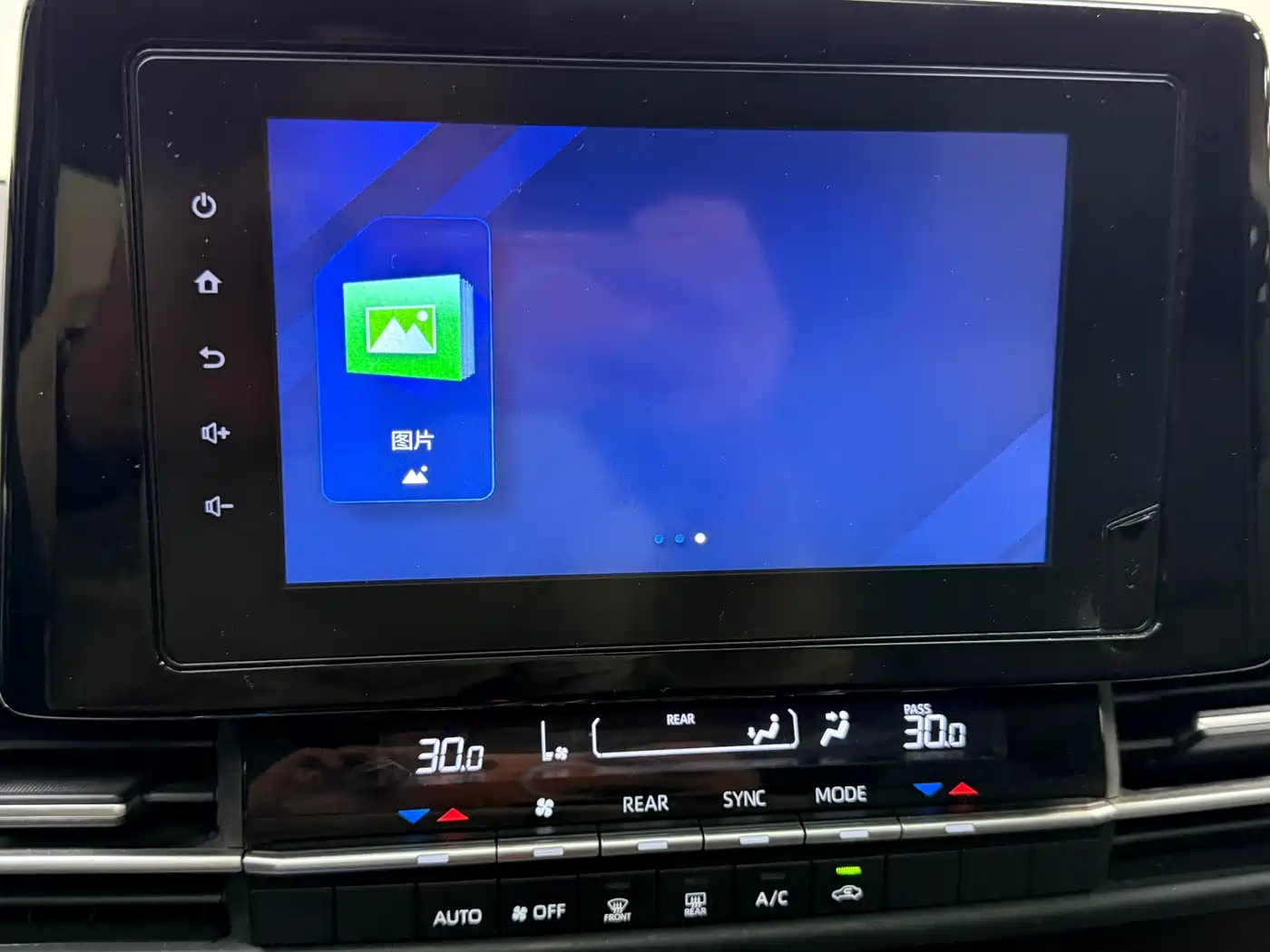 Toyota Granvia 2023 2.5L Hybrid Comfort Edition фото 9