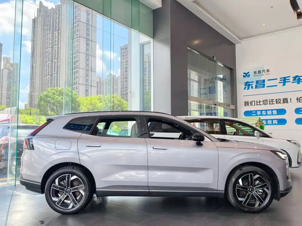 2026 Volvo XC70 Plug-in Hybrid