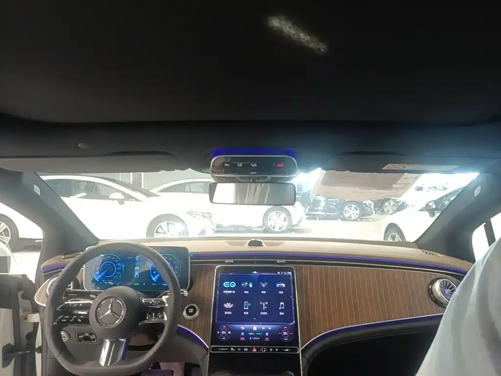 Фото 23 - Mercedes-Benz EQE