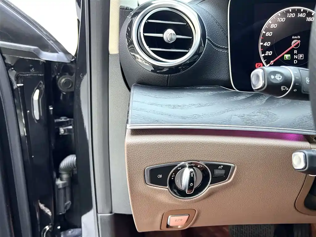 Mercedes-Benz E-Class 2016 E 200 L Sport Type фото 15