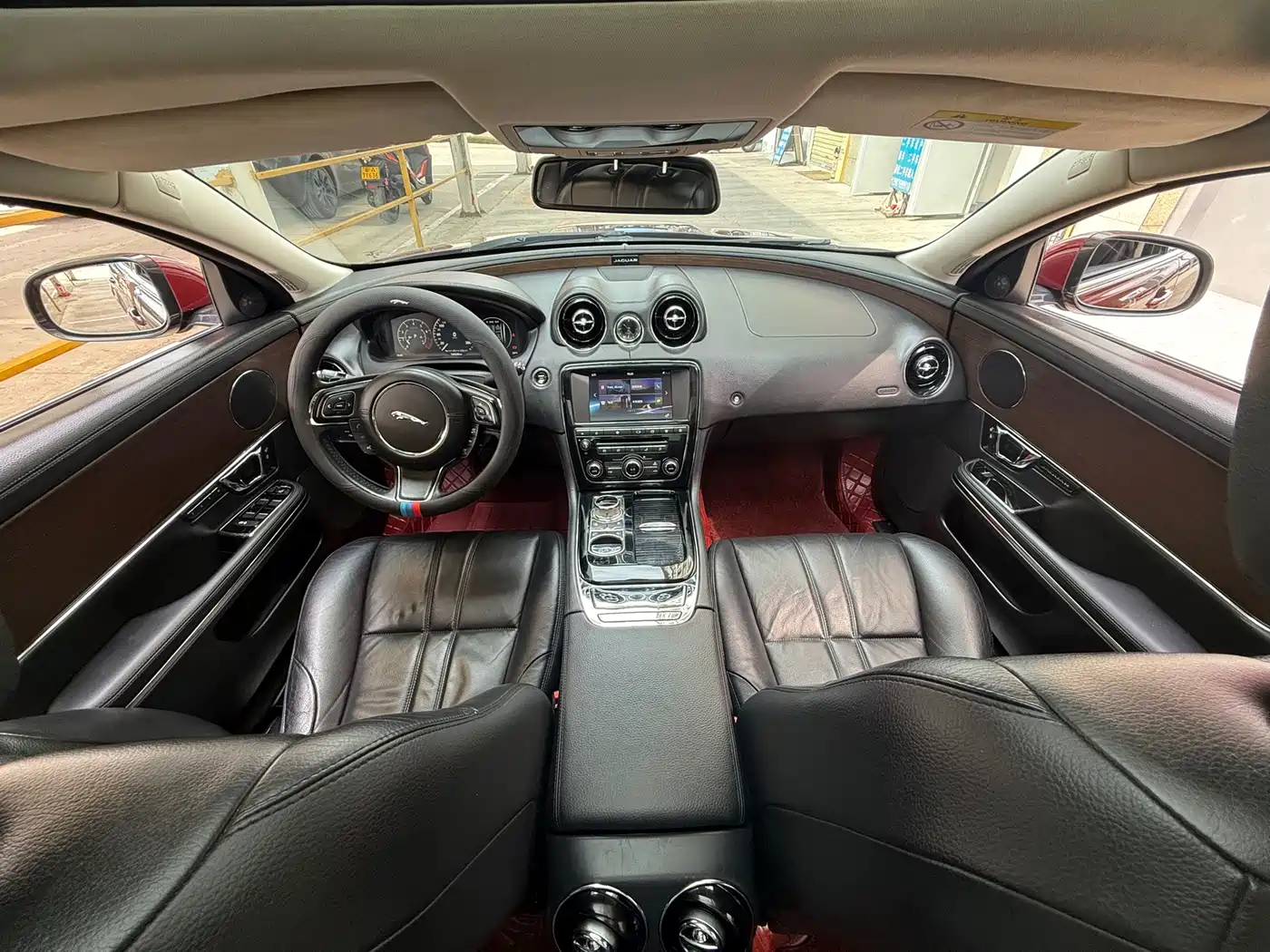 Photo 11 - Jaguar XJ