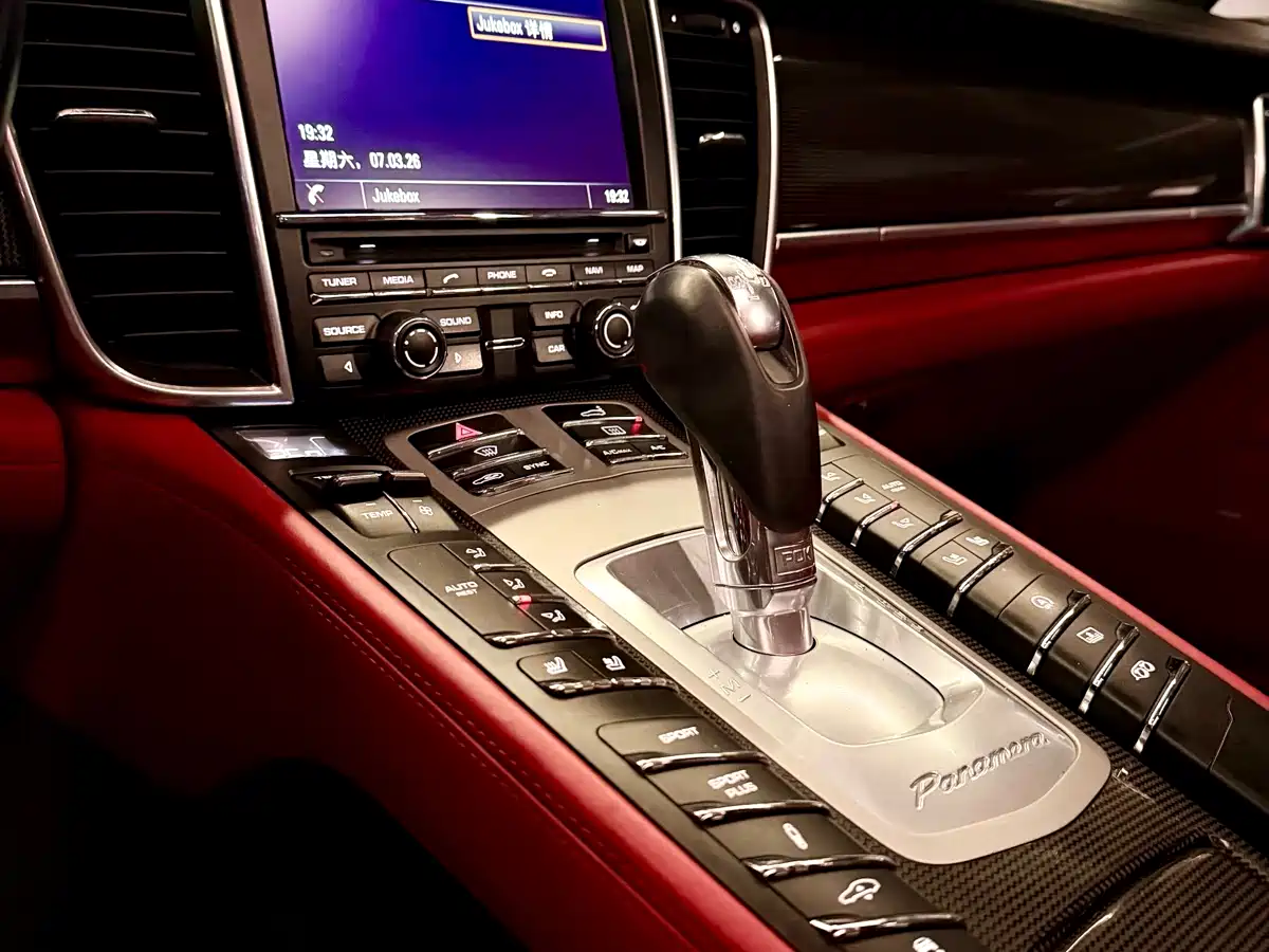 Porsche Panamera 2014 Panamera 4S Sport Edition 3.0T фото 17
