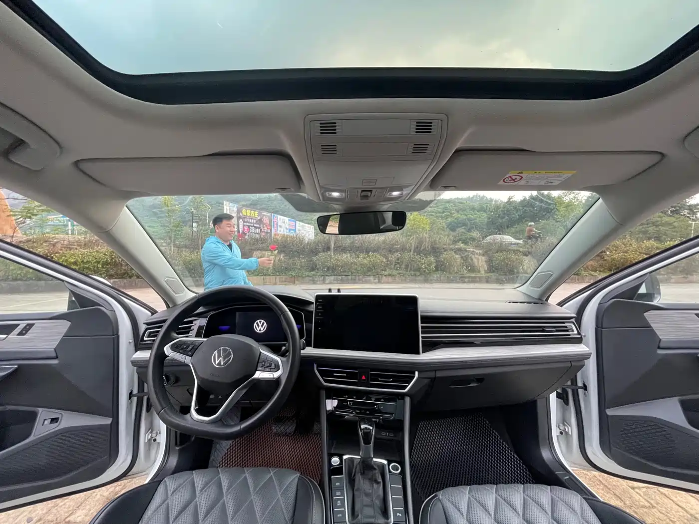 Volkswagen Sagitar 2023 Model Year 200TSI DSG Surpass Edition фото 16