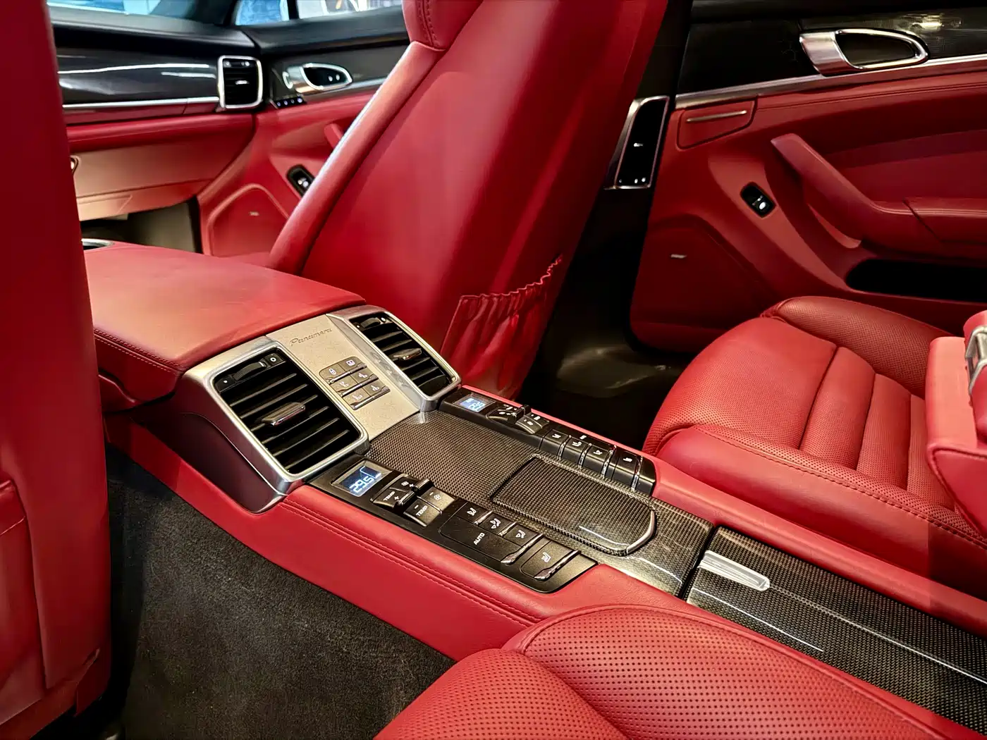 Porsche Panamera 2014 Panamera 4S Sport Edition 3.0T фото 31