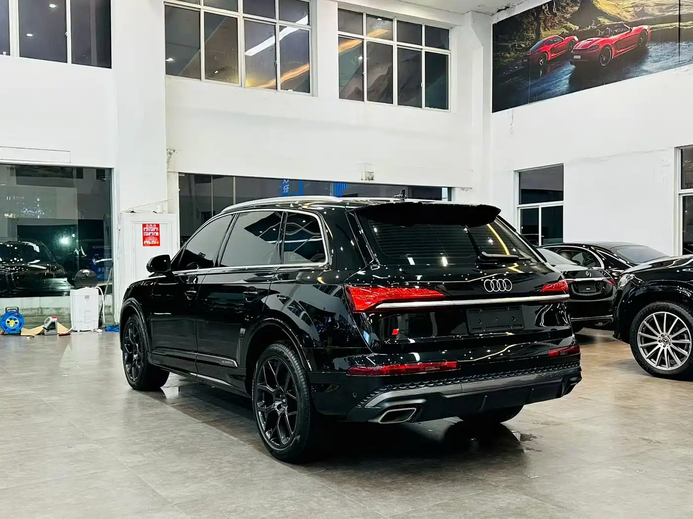Audi Q7 2025 55 TFSI quattro S line Black Warrior фото 4