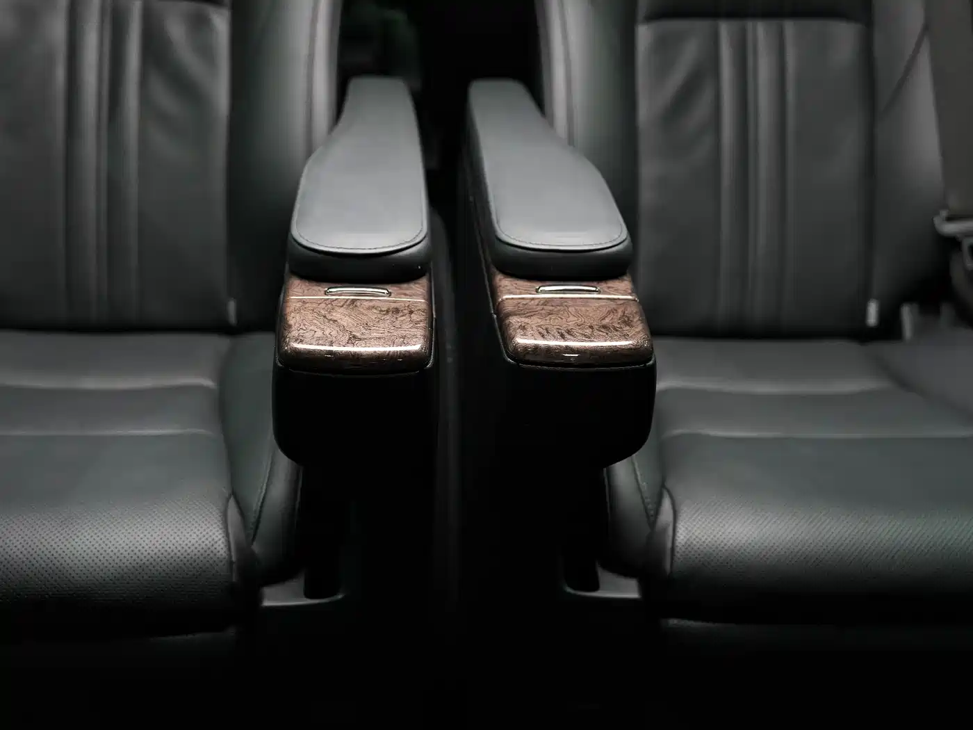 Toyota Alphard 2021 Hybrid 2.5L Ultimate фото 43