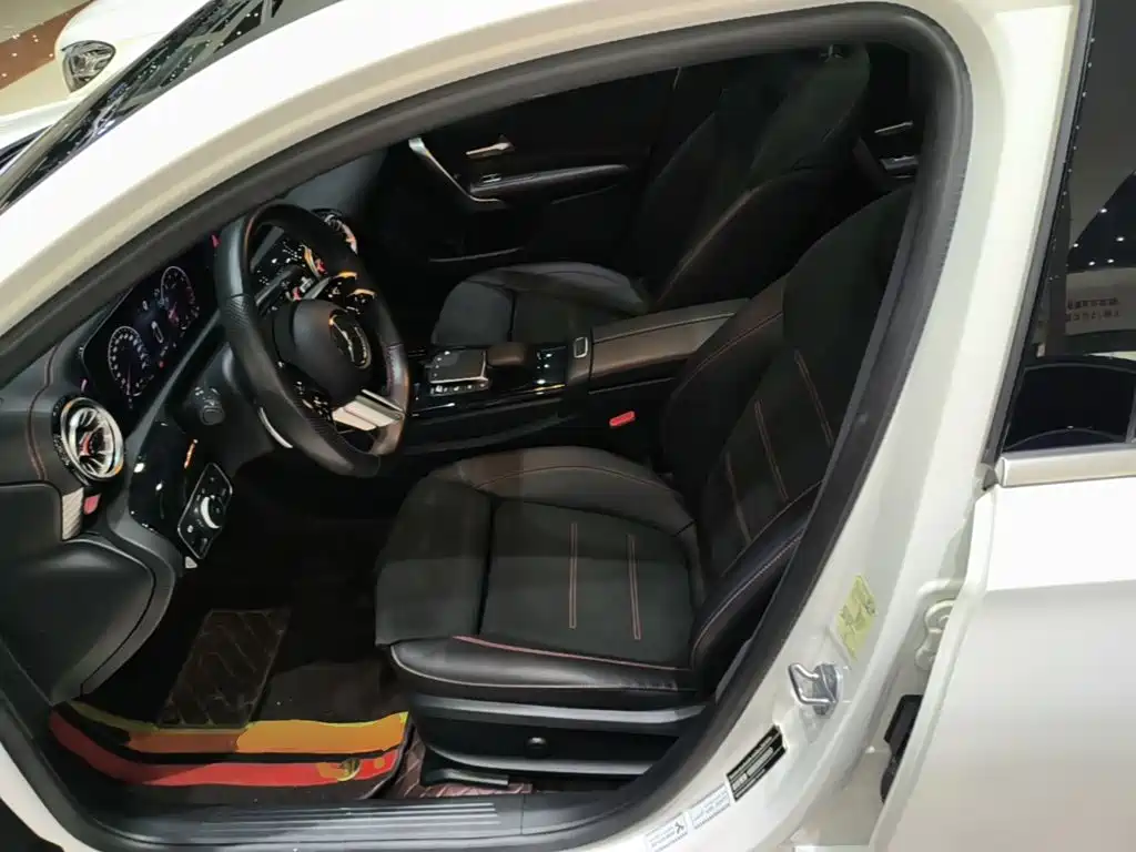 Фото 15 - Mercedes-Benz A-Class